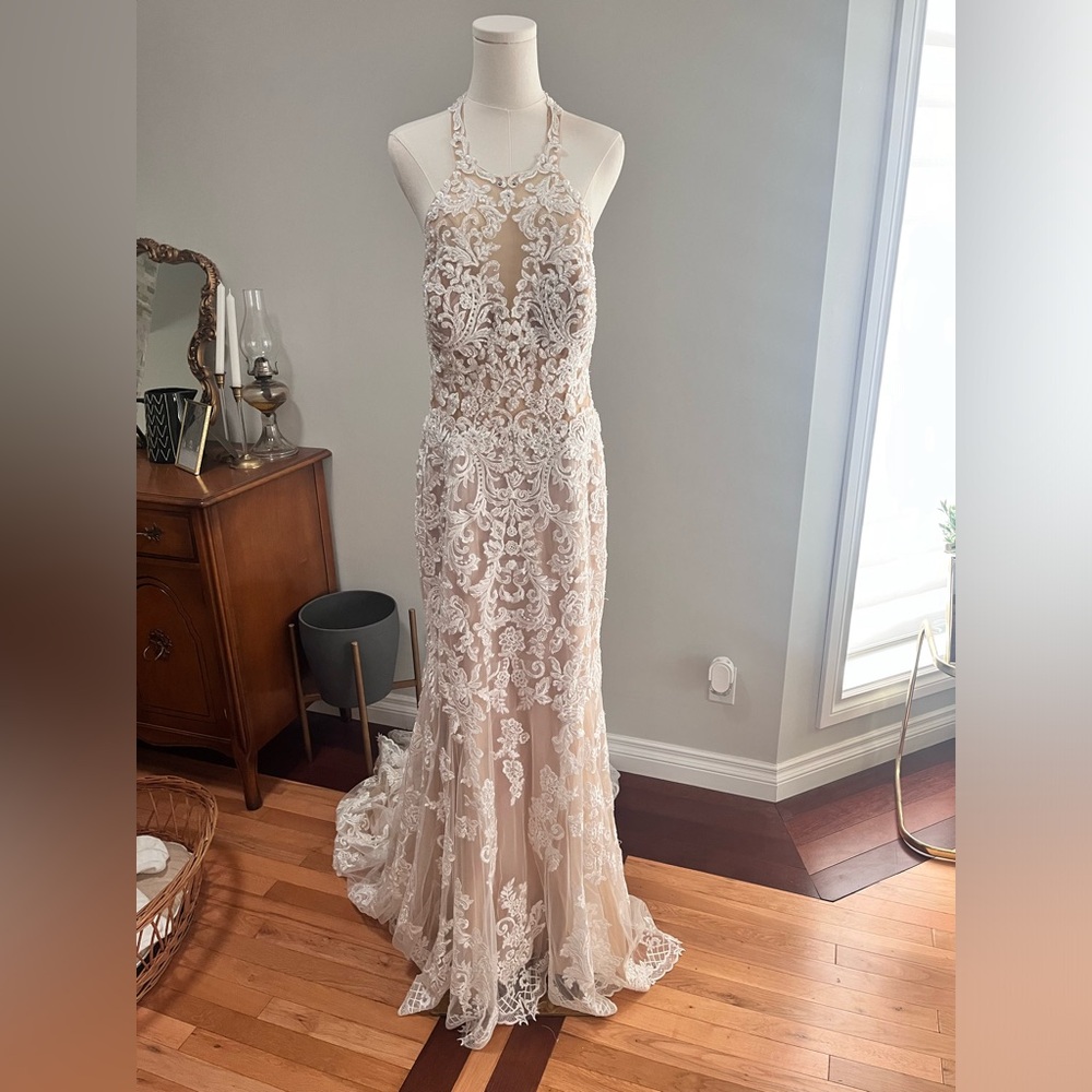 Elegant Lace Halter Gown Wedding Dress - Picture 5 of 8